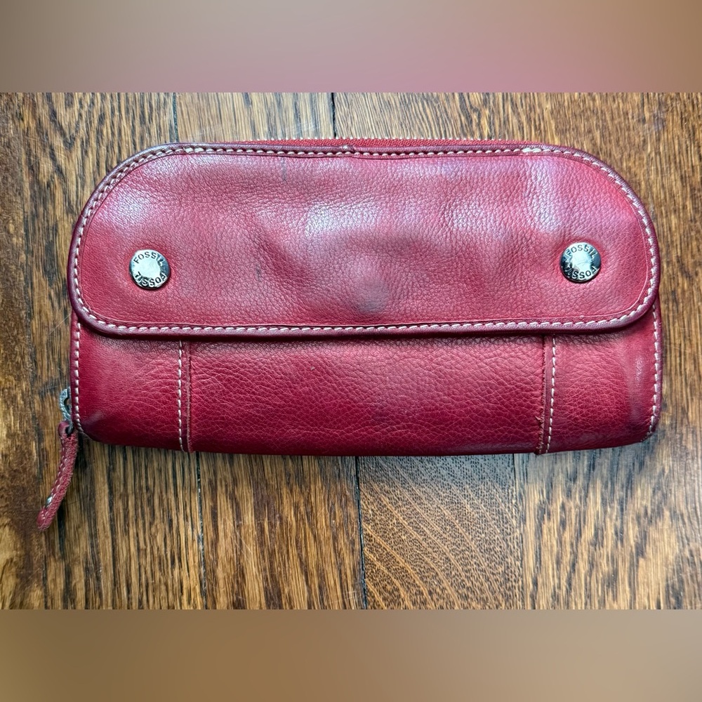 Fossil Red Leather Vintage Zip Around Wallet